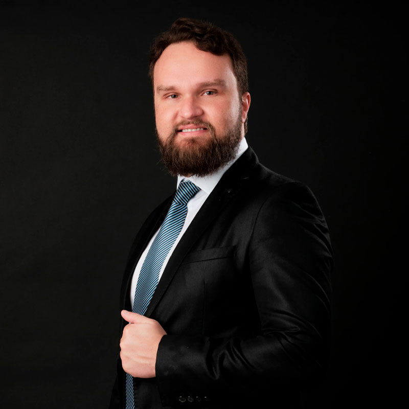 Júlio César, advogado especialista em Direito do Trabalho em Belo Horizonte. Conheça os serviços do escritório Rosi Castro Lima Pena.